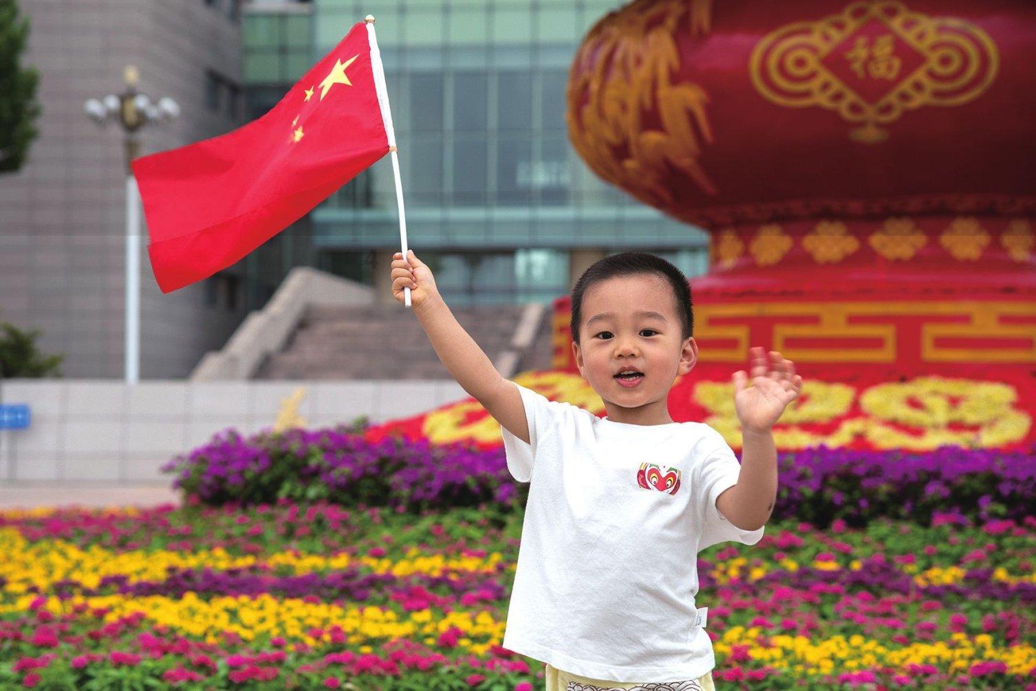 人民日报评论员：推进金融高水平对外开放
